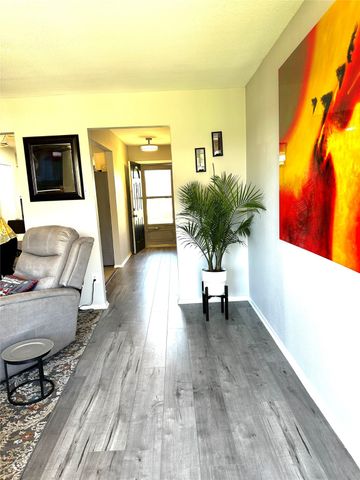 1 E Mountain Lane 33, Grand Prairie, TX 75052