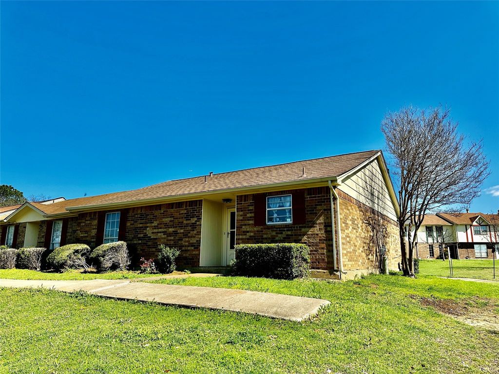 1 E Mountain Lane 33, Grand Prairie, TX 75052