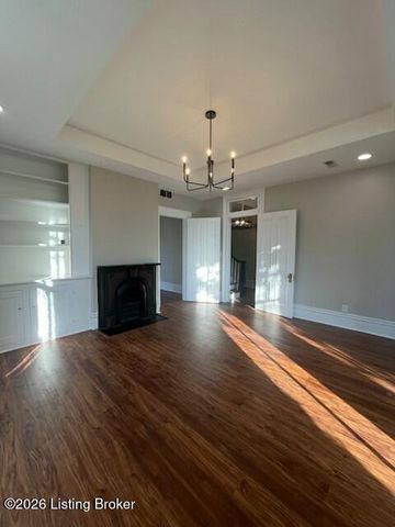 115 N 1st Ave, La Grange, KY 40031