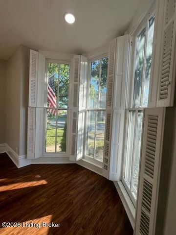 115 N 1st Ave, La Grange, KY 40031