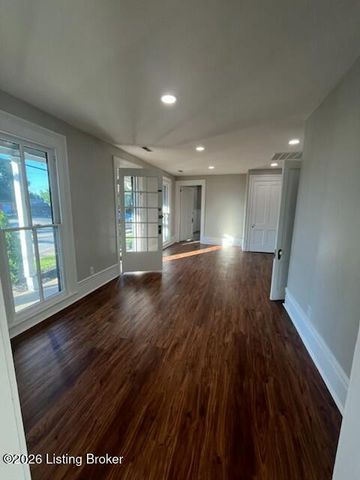 115 N 1st Ave, La Grange, KY 40031