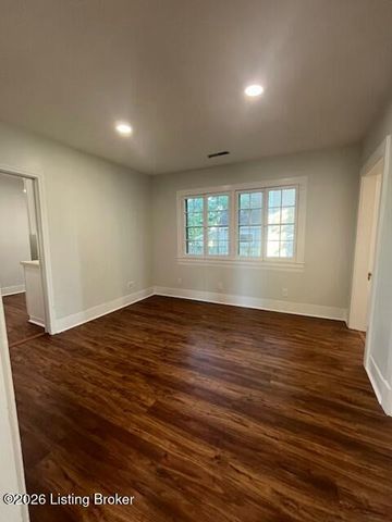 115 N 1st Ave, La Grange, KY 40031