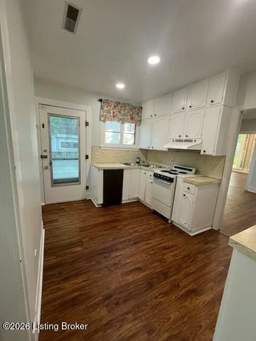 115 N 1st Ave, La Grange, KY 40031