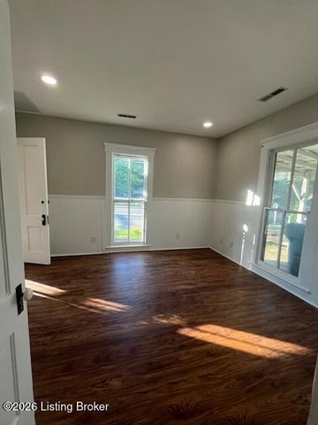 115 N 1st Ave, La Grange, KY 40031