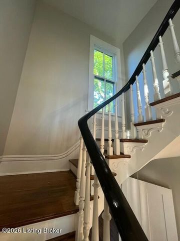 115 N 1st Ave, La Grange, KY 40031
