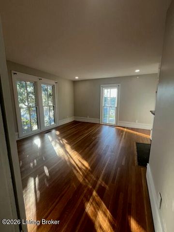 115 N 1st Ave, La Grange, KY 40031