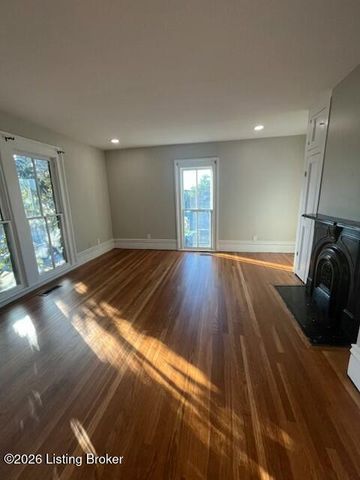 115 N 1st Ave, La Grange, KY 40031