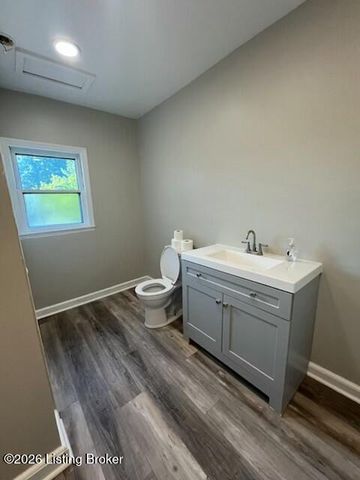 115 N 1st Ave, La Grange, KY 40031