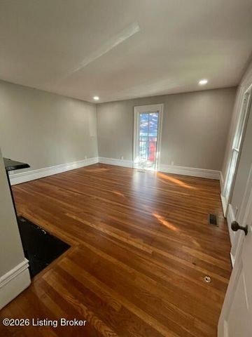 115 N 1st Ave, La Grange, KY 40031