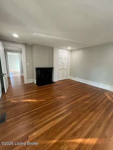 115 N 1st Ave, La Grange, KY 40031