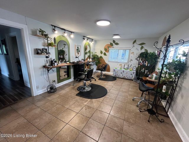 115 N 1st Ave, La Grange, KY 40031