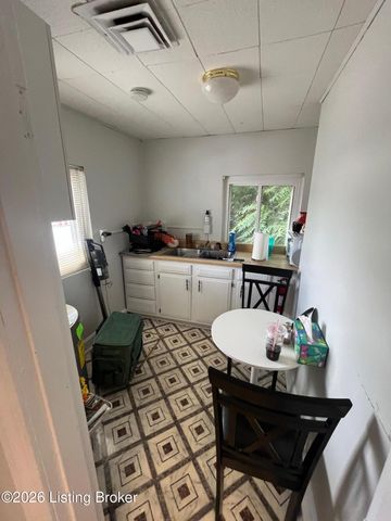 115 N 1st Ave, La Grange, KY 40031