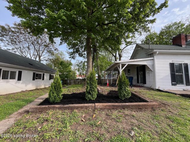 115 N 1st Ave, La Grange, KY 40031