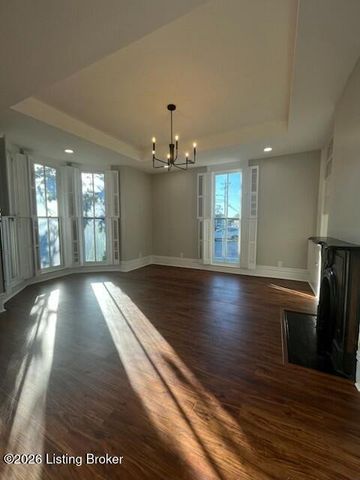 115 N 1st Ave, La Grange, KY 40031