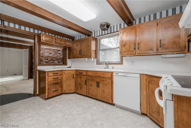 407 Eastbury Avenue NE, North Canton, OH 44720