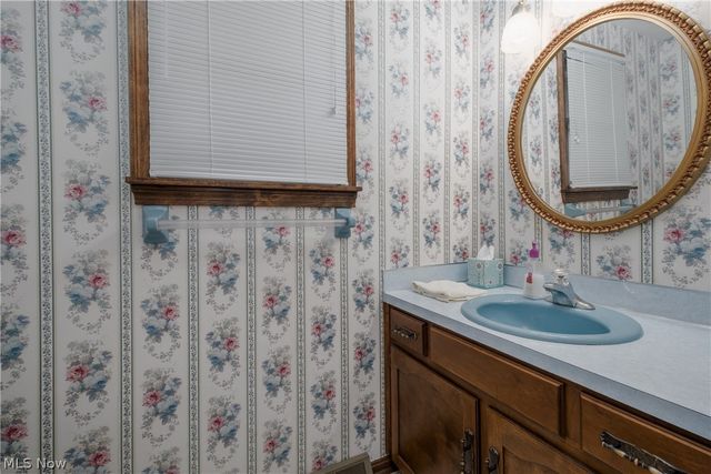 407 Eastbury Avenue NE, North Canton, OH 44720