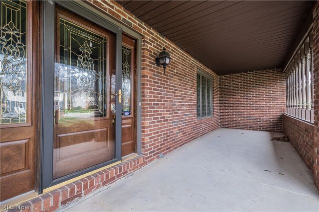 407 Eastbury Avenue NE, North Canton, OH 44720