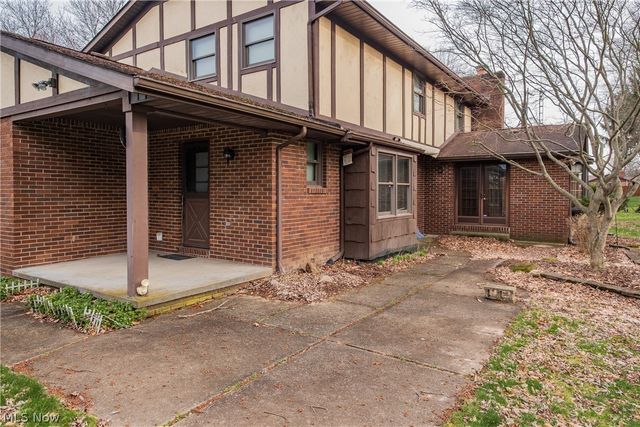 407 Eastbury Avenue NE, North Canton, OH 44720