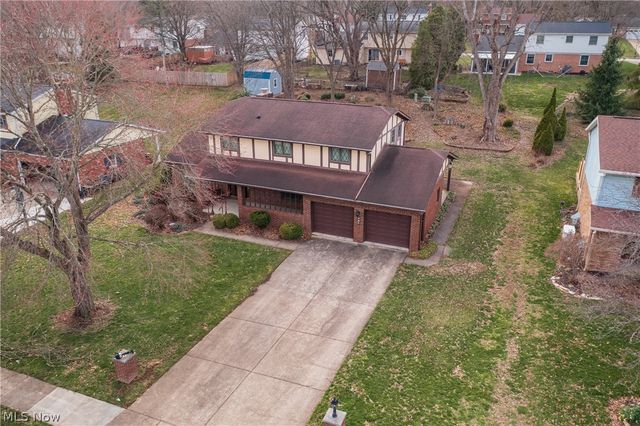 407 Eastbury Avenue NE, North Canton, OH 44720