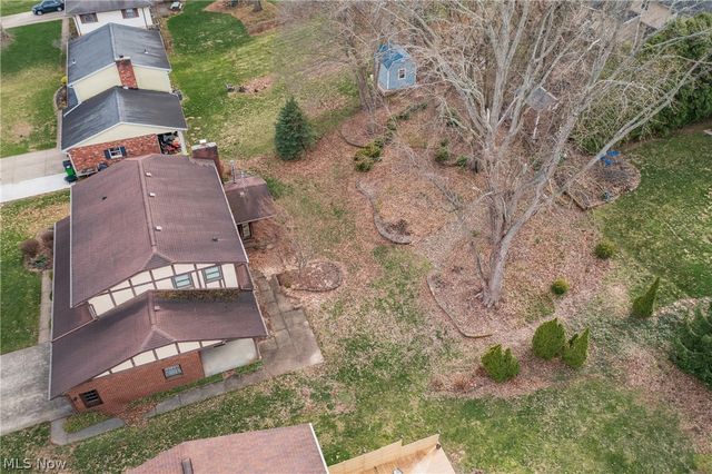 407 Eastbury Avenue NE, North Canton, OH 44720