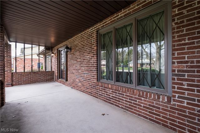 407 Eastbury Avenue NE, North Canton, OH 44720