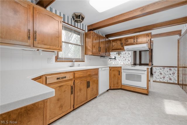 407 Eastbury Avenue NE, North Canton, OH 44720