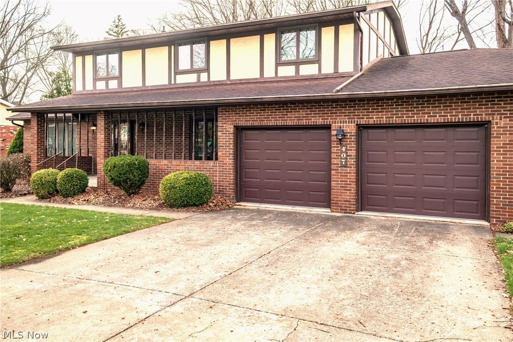 407 Eastbury Avenue NE, North Canton, OH 44720