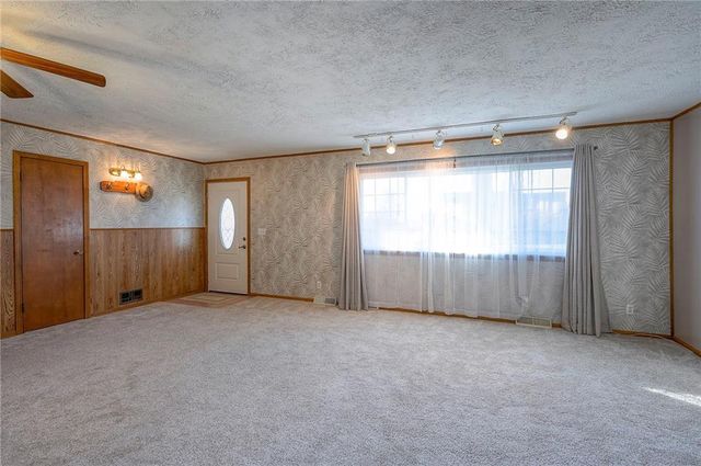 6509 Twin Oaks Drive, Kansas City, MO 64151