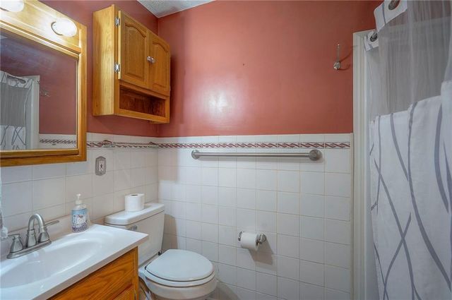 6509 Twin Oaks Drive, Kansas City, MO 64151