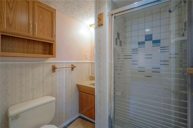 6509 Twin Oaks Drive, Kansas City, MO 64151