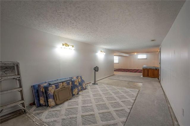 6509 Twin Oaks Drive, Kansas City, MO 64151