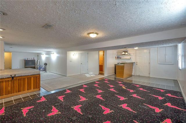 6509 Twin Oaks Drive, Kansas City, MO 64151