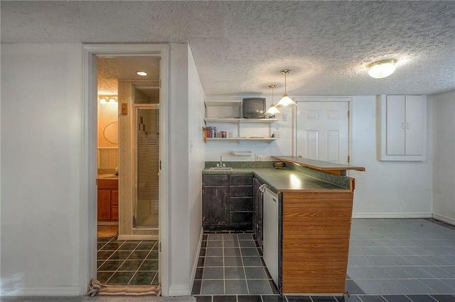 6509 Twin Oaks Drive, Kansas City, MO 64151