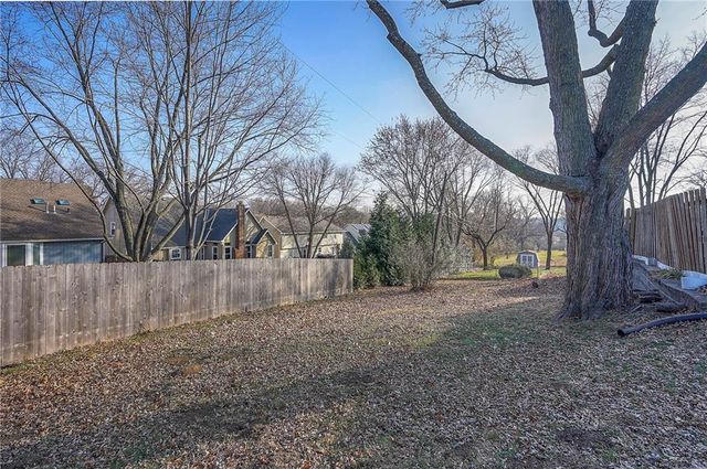 6509 Twin Oaks Drive, Kansas City, MO 64151