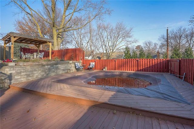 6509 Twin Oaks Drive, Kansas City, MO 64151