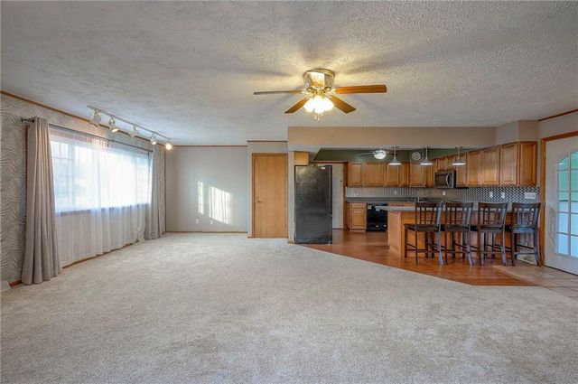 6509 Twin Oaks Drive, Kansas City, MO 64151