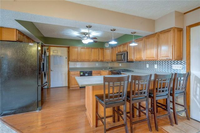 6509 Twin Oaks Drive, Kansas City, MO 64151