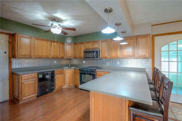 6509 Twin Oaks Drive, Kansas City, MO 64151