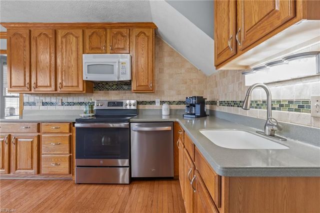 204 Harlan DR, Yorktown, VA 23692