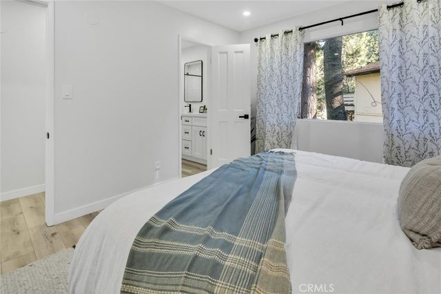 377 Hillside, Lake Arrowhead, CA 92352