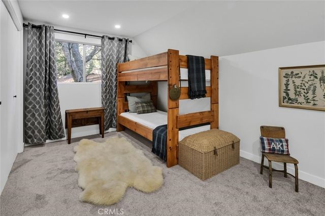 377 Hillside, Lake Arrowhead, CA 92352