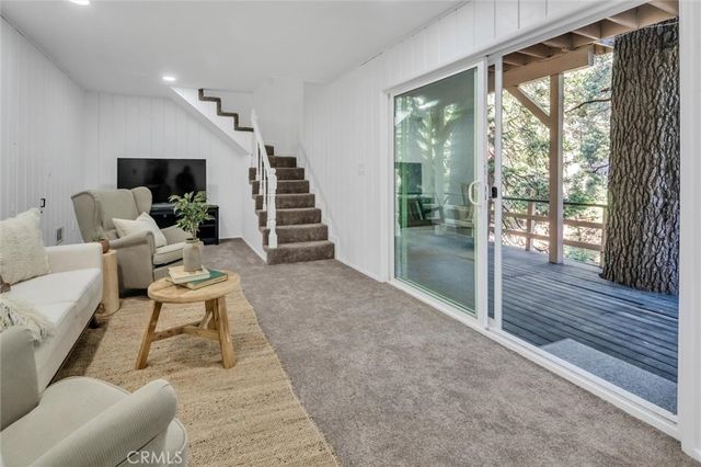 377 Hillside, Lake Arrowhead, CA 92352