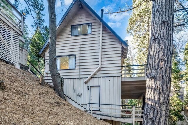 377 Hillside, Lake Arrowhead, CA 92352