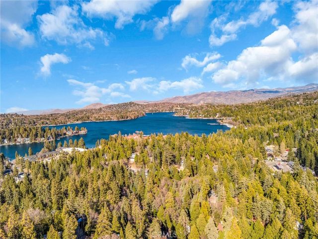 377 Hillside, Lake Arrowhead, CA 92352