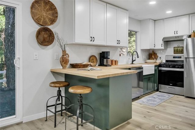 377 Hillside, Lake Arrowhead, CA 92352