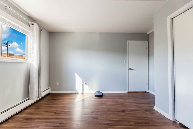 8830 Mobile Avenue 201, Oak Lawn, IL 60453