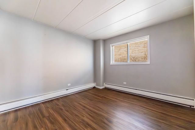 8830 Mobile Avenue 201, Oak Lawn, IL 60453