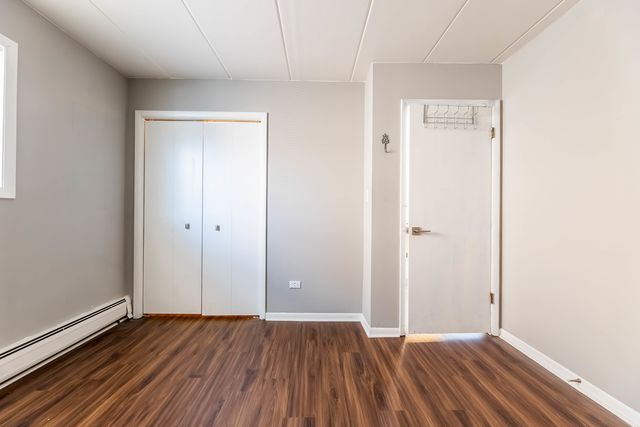 8830 Mobile Avenue 201, Oak Lawn, IL 60453