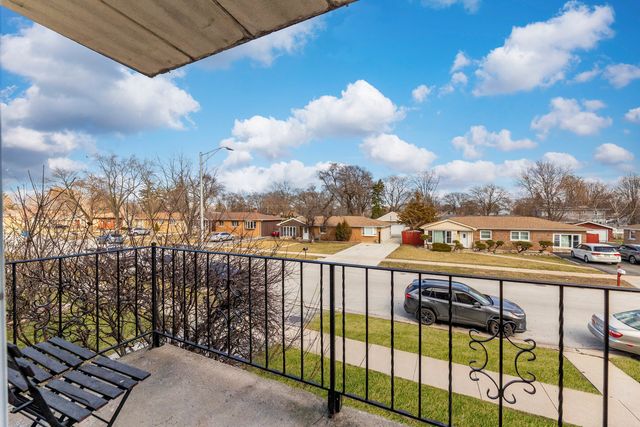 8830 Mobile Avenue 201, Oak Lawn, IL 60453