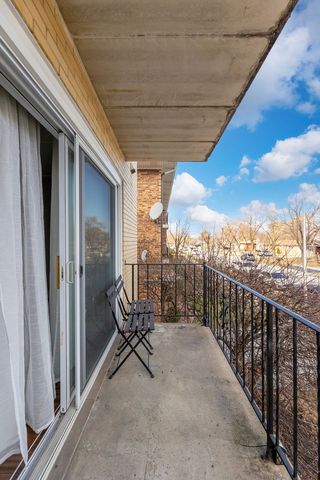 8830 Mobile Avenue 201, Oak Lawn, IL 60453